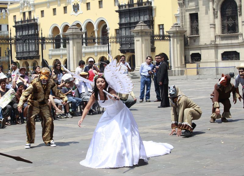 Lanzamiento del Carnaval de Rioja, en Palacio de Gobierno. Danza representa el día del Corpus Christi, donde se refleja la lucha entre el Bien y el Mal