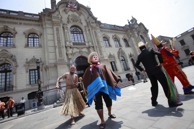 Lanzamiento del Carnaval de Rioja, en Palacio de Gobierno. Danza representa el día del Corpus Christi, donde se refleja la lucha entre el Bien y el Mal