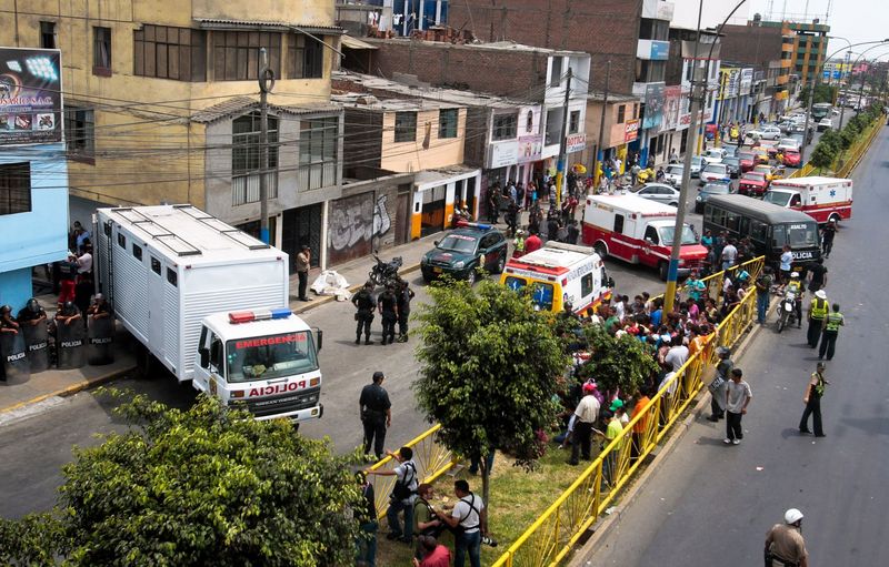 Un incendio en el centro de rehabilitación Cristo es Amor  que albergaba a más de 50 personas en San Juan de Lurigancho, deja hasta el momento 26  víctimas mortales