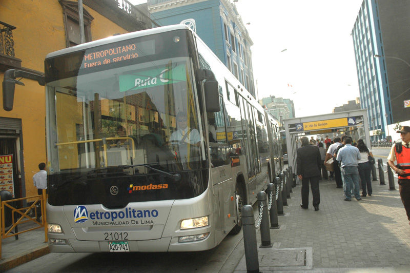 El Metropolitano es un sistema de transporte que funcionará con una base de buses rápidos de alta capacidad a gas natural.
