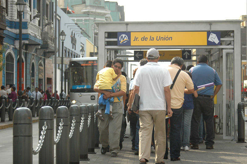 El Metropolitano es un sistema de transporte que funcionará con una base de buses rápidos de alta capacidad a gas natural.