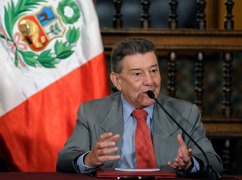 El canciller Rafael Roncagliolo Orbegoso en diversos encuentros con la prensa peruana.