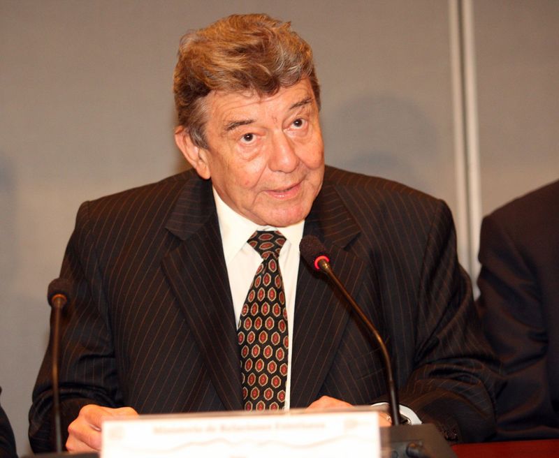 El canciller Rafael Roncagliolo Orbegoso en diversos encuentros con la prensa peruana.