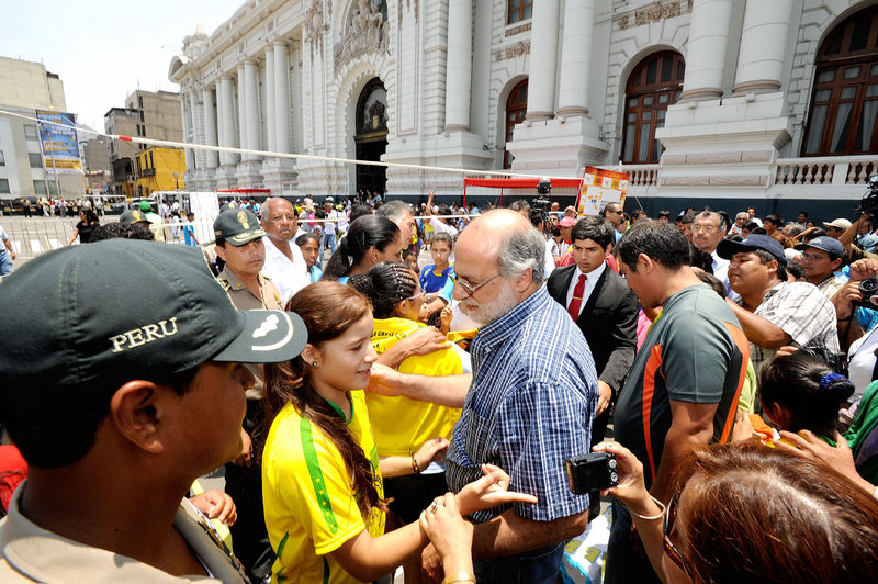Presidente del Congreso, Daniel Abugattás Majluf, inauguró esta mañana el 'Campeonato Interbarrios 2012', en el que se jugará fulbito y voleibol.