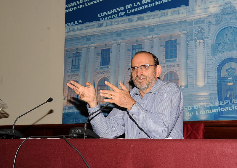 Vicepresidente Yehude Simon rechazó rotundamente las acusaciones de beneficio político con programa 'Módulo Perú'.
