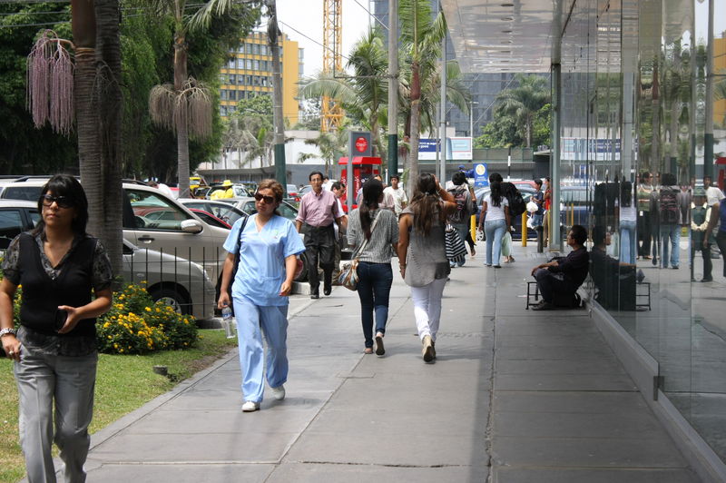 Remodelación de la  Avenida Las Begonias, en el distrito de San Isidro, Lima.