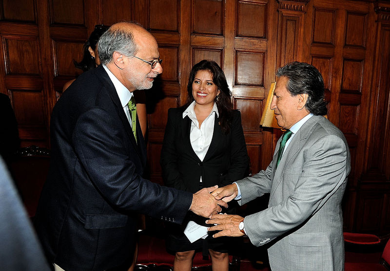 Daniel Abugattás,acompañado de Alejandro Toledo, plantea instituir al 3 de abril como 'Día Nacional Contra el Terrorismo'.