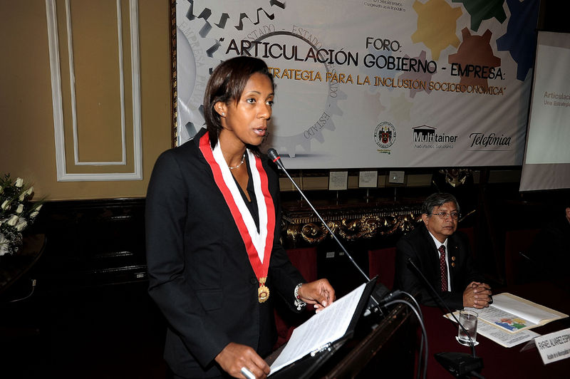 Congresista Leyla Chihuán firma convenio, con la Municipalidad de Carabayllo y la empresa privada, que busca erradicar y ayudar a los sectores más vulnerables de la zona.