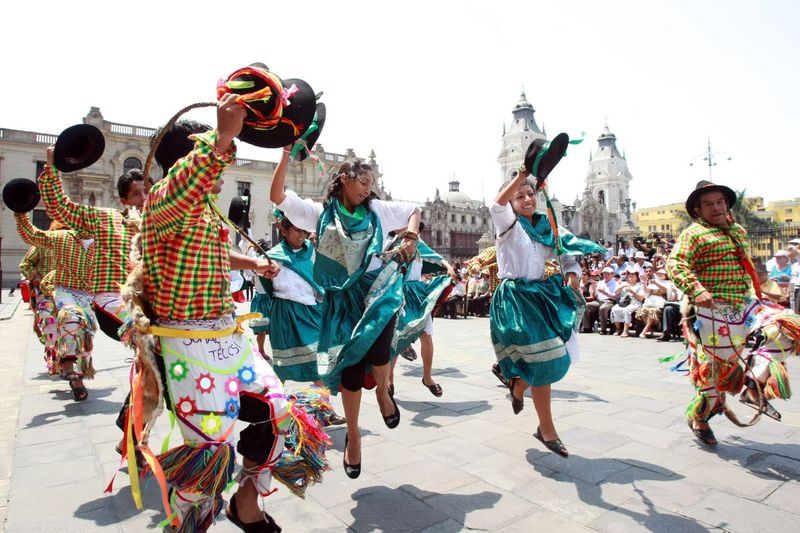 El Carnaval Internacional de Tacna dio inicio desde Palacio de Gobierno.