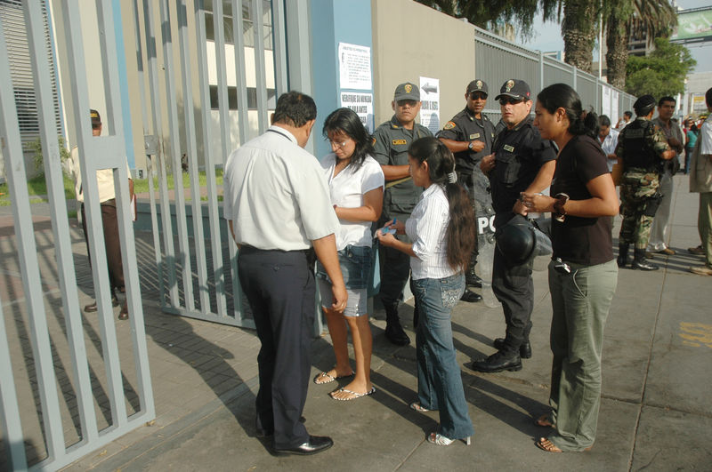 Cien mil docentes rinden examen en todo el país. Las regiones con mayor cantidad de postulantes son: Puno, Cusco, La Libertad, Ancash.