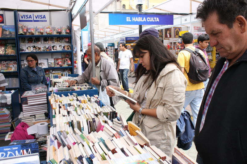 Una buena forma de pasar el día y enseñar poco a poco el hábito de la lectura a nuestras familias.