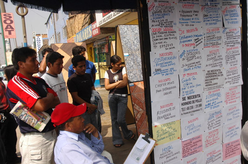 Cientos de limeños buscan un empleo digno que les de la ansiada estabilidad laboral y una buena calidad de vida.