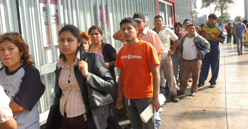 Cientos de limeños buscan un empleo digno que les de la ansiada estabilidad laboral y una buena calidad de vida.