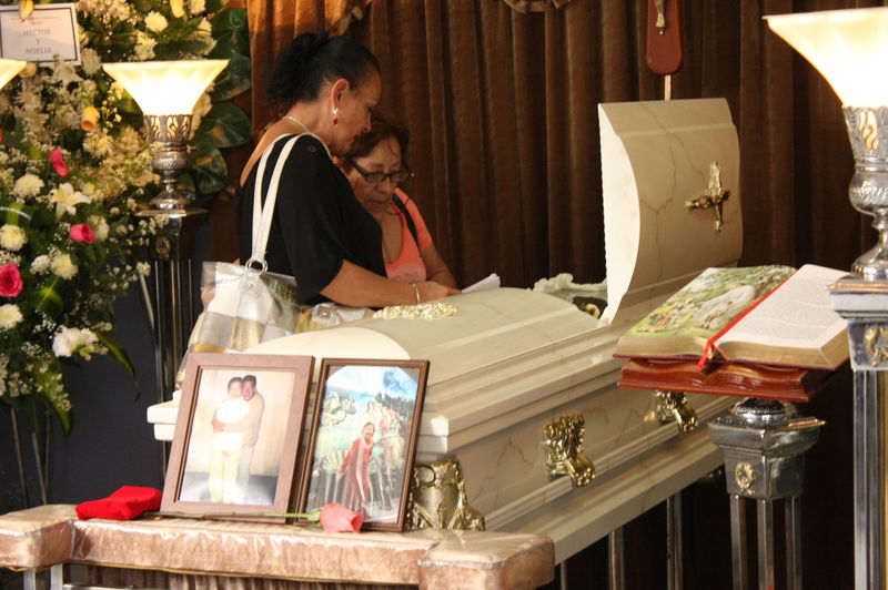 Sepelio de la querida vidente llamada la 'Brujita Blanca' Rosita Chung.
