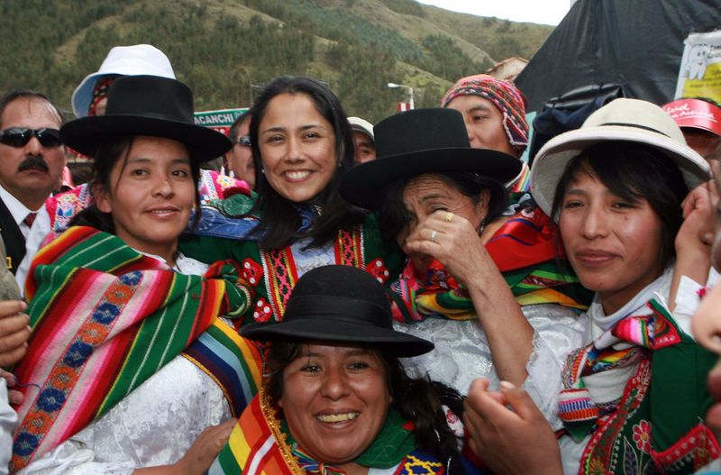 Nadine Heredia inicia campaña nacional en Pomacanchi, Cusco, para fomentar el uso de sombrero en zonas donde la radiación ultravioleta es de alta incidencia.