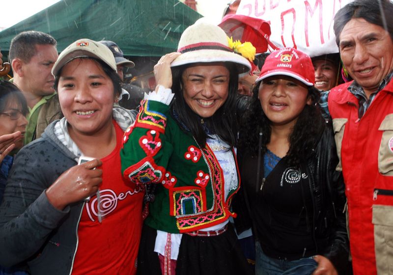 Nadine Heredia inicia campaña nacional en Pomacanchi, Cusco, para fomentar el uso de sombrero en zonas donde la radiación ultravioleta es de alta incidencia.