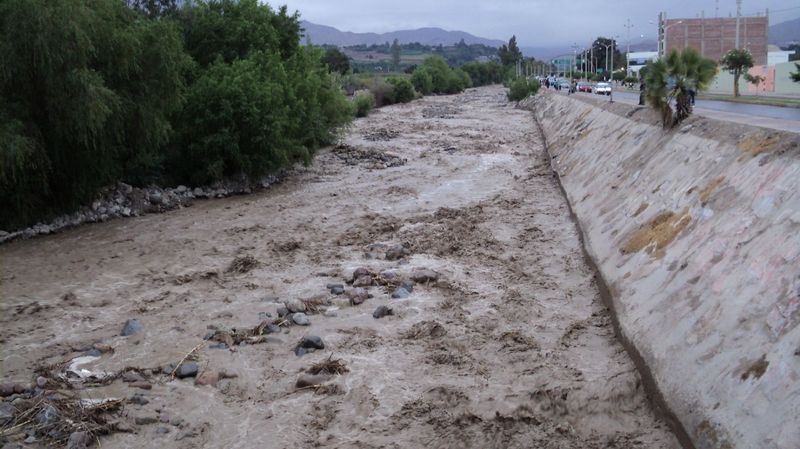 El río Moquegua aumenta su caudal cada día más debido a la intensa lluvias que se presentan en diversas zonas del país.