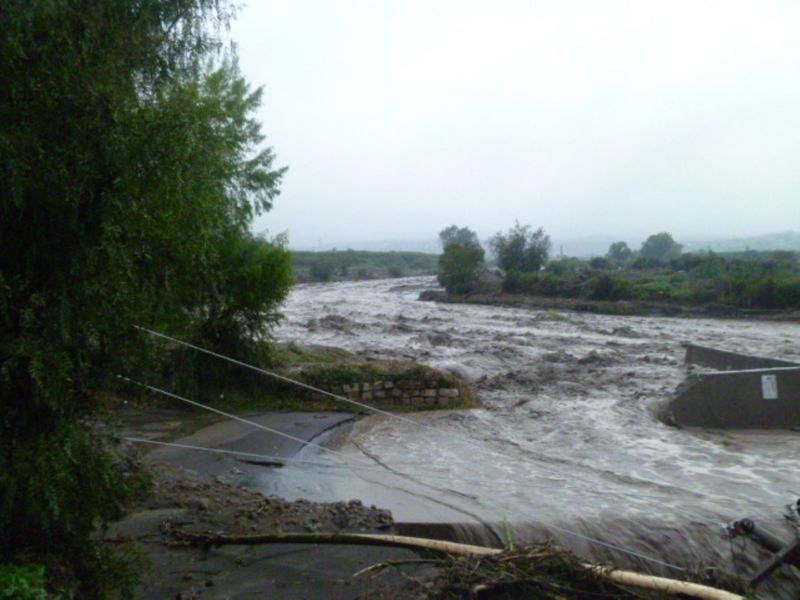 El río Moquegua aumenta su caudal cada día más debido a la intensa lluvias que se presentan en diversas zonas del país.