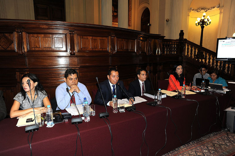 Presidente del Congreso Daniel Abugatrtás Majluf en el hemiciclo Raúl Porras Barrenechea