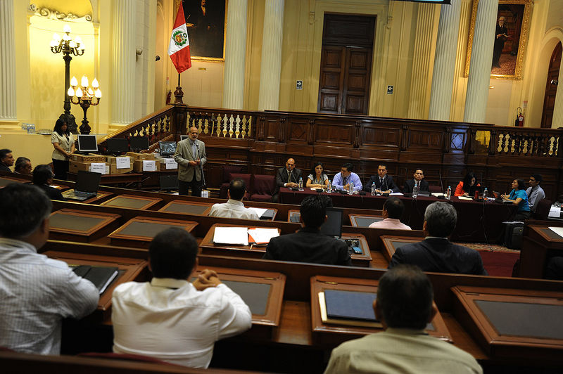 Presidente del Congreso Daniel Abugatrtás Majluf en el hemiciclo Raúl Porras Barrenechea