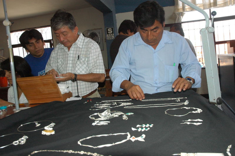 Catacaos es considerada la capital artesanal de Piura y Chulucanas gracias al trabajo hecho en fina plata.