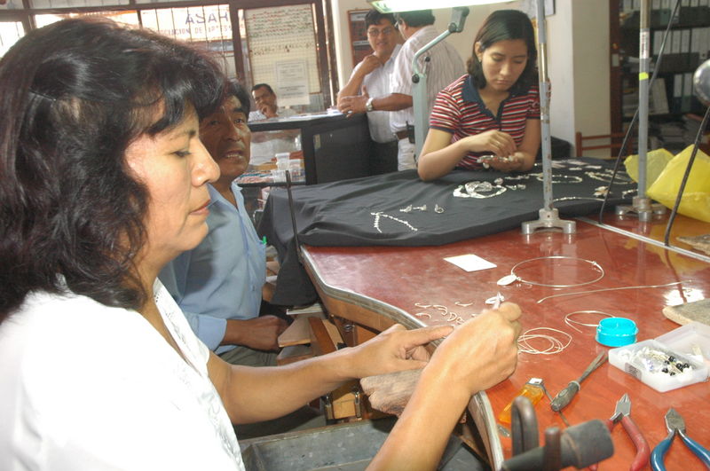 Catacaos es considerada la capital artesanal de Piura y Chulucanas gracias al trabajo hecho en fina plata.