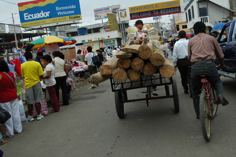 En la frontera de Perú y Ecuador el número de policías es insuficiente para controlar el contrabando existente entre Tumbes y Huaquillas.