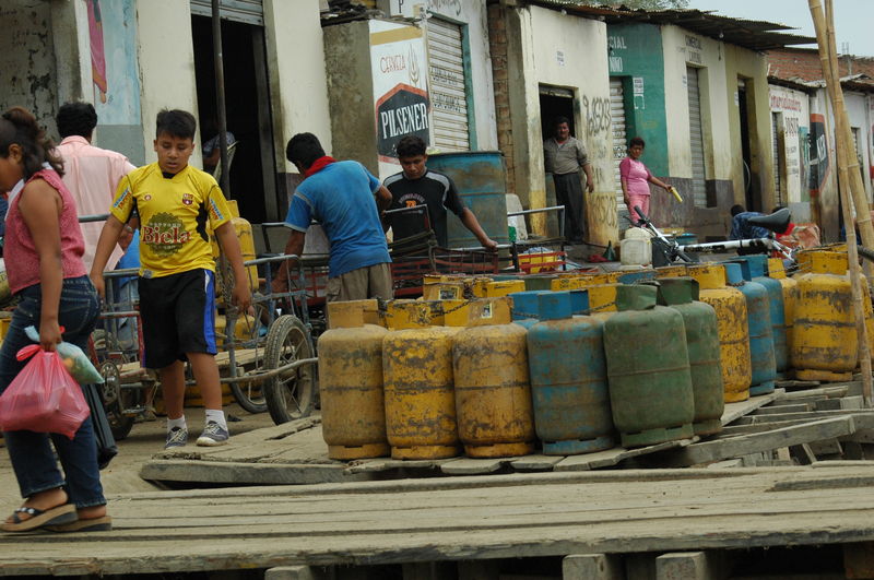 En la frontera de Perú y Ecuador el número de policías es insuficiente para controlar el contrabando existente entre Tumbes y Huaquillas.