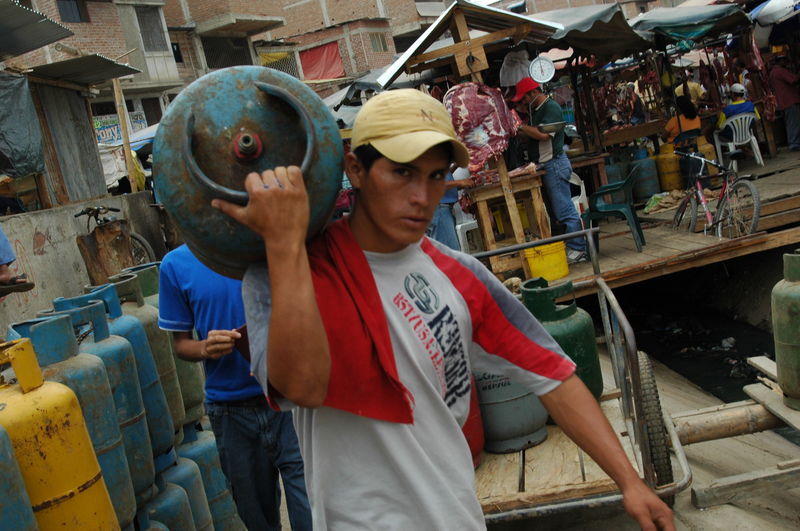 En la frontera de Perú y Ecuador el número de policías es insuficiente para controlar el contrabando existente entre Tumbes y Huaquillas.