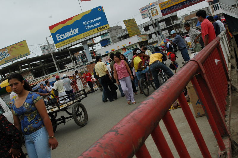 En la frontera de Perú y Ecuador el número de policías es insuficiente para controlar el contrabando existente entre Tumbes y Huaquillas.