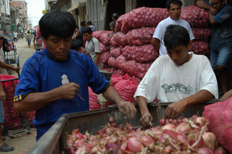 En la frontera de Perú y Ecuador el número de policías es insuficiente para controlar el contrabando existente entre Tumbes y Huaquillas.