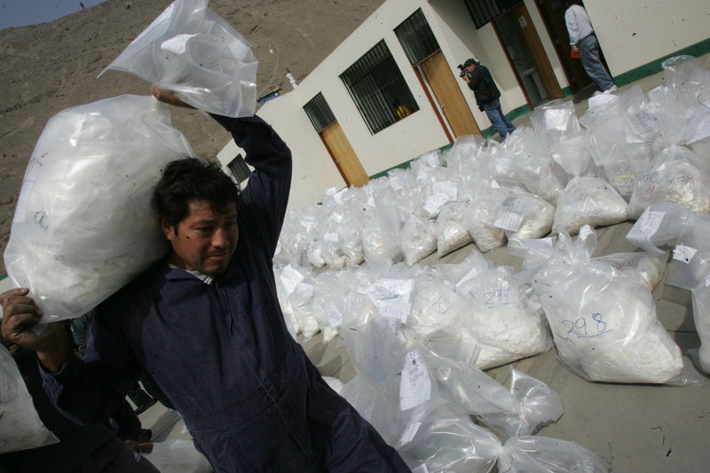 La Policía peruana incineró importante cantidad de toneladas de droga valoradas en el extranjero en 600 millones de dólares.