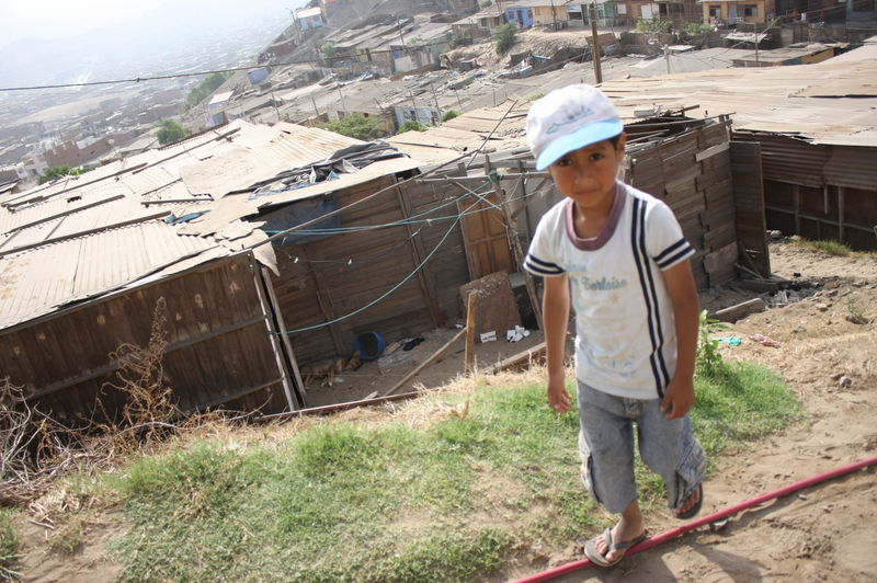La pobreza y marginación de muchos niños peruanos queda expuesta en estas imágenes.