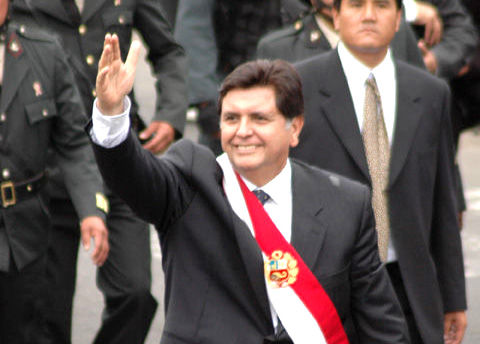 Doctor Alan García Perez en Mitin de la confraternidad