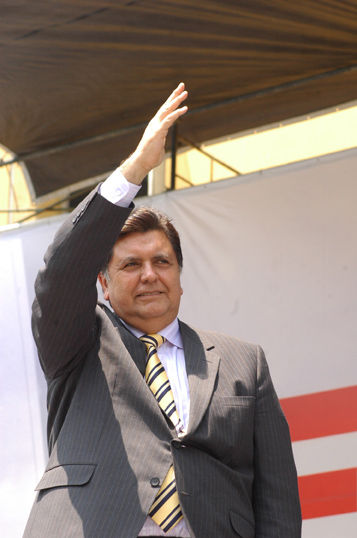 Doctor Alan García Perez en Mitin de la confraternidad