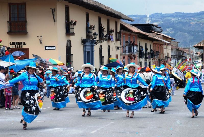 Cajamarca vive el gran concurso de comparsas y patrullas que alegran esta hermosa ciudad con bailes típicos de la región.