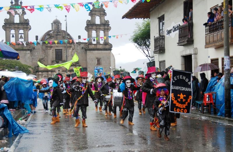 Cajamarca vive el gran concurso de comparsas y patrullas que alegran esta hermosa ciudad con bailes típicos de la región.