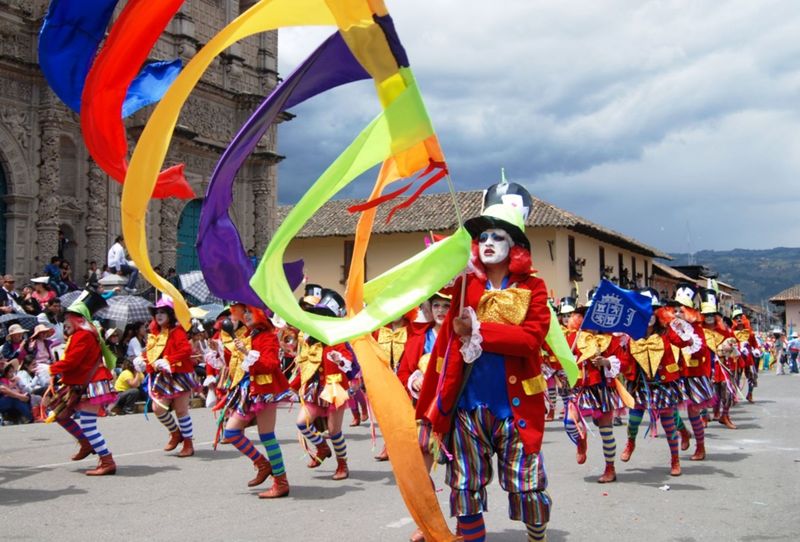 Cajamarca vive el gran concurso de comparsas y patrullas que alegran esta hermosa ciudad con bailes típicos de la región.