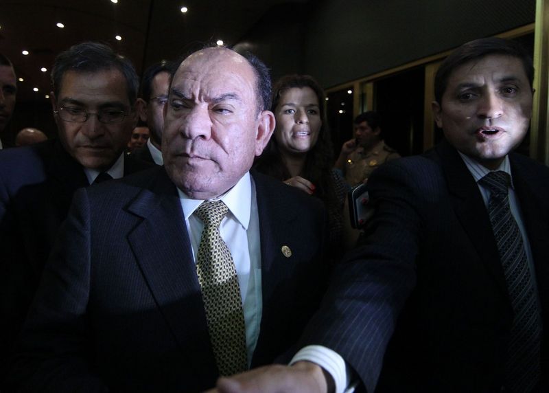 Ministro del Interior Daniel Lozada y la jefa de Devida Carmen Masías, firman convenio para fortalecer la lucha contra el narcotráfico.