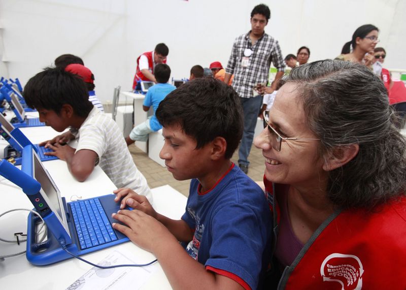 Ministra de Educación, Patricia Salas inaugura la feria 'Materiales oportunos y bien usados, aprendizajes logrados' en el distrito de San Juan de Lurigancho.