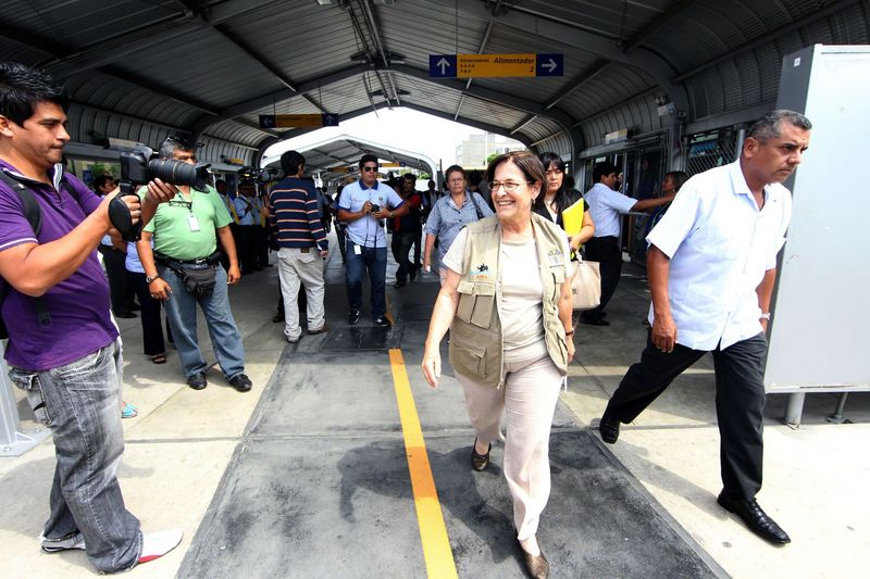 Alcaldesa de Lima, Susana Villarán inspecciona el tramo de Villa el Salvador a Chorrillos en el Metropolitano