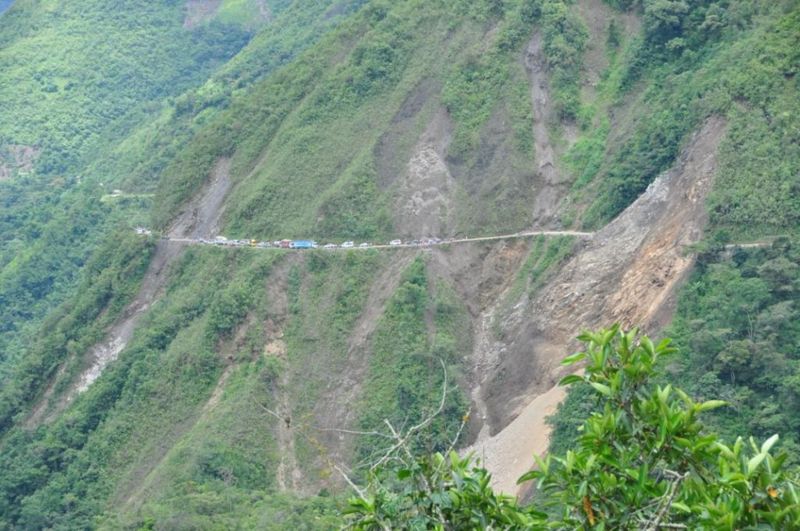 Carretera ayacuchana Ccentabamba-Machente, en el Valle de los Ríos Ene y Apruímac (VRAE) fue afectada por deslizamiento