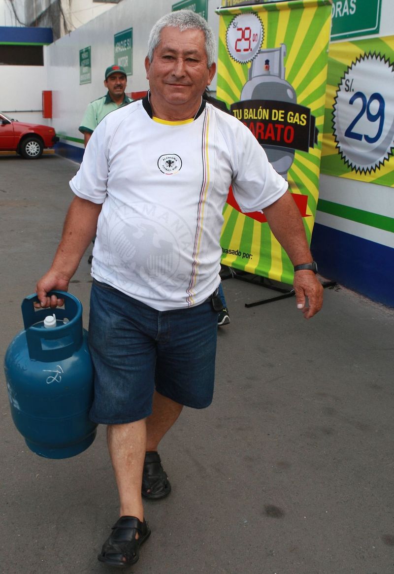 Precio del balón de gas disminuyó a 29 soles en las 20 estaciones de servicio afiliadas a Petro-Perú en Lima.