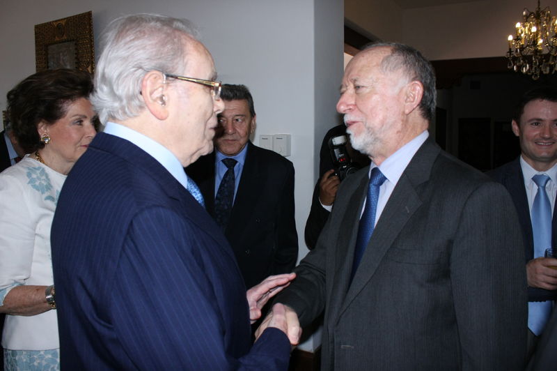Ministro de Cultura, Luis Peirano Falconí, en ceremonia a Pérez de Cuellar en la embajada de Francia.