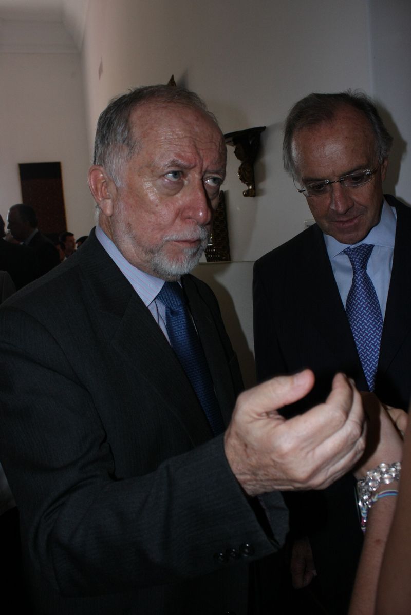 Ministro de Cultura, Luis Peirano Falconí, en ceremonia a Pérez de Cuellar en la embajada de Francia.