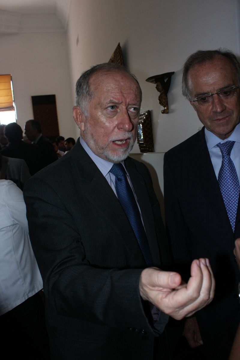 Ministro de Cultura, Luis Peirano Falconí, en ceremonia a Pérez de Cuellar en la embajada de Francia.