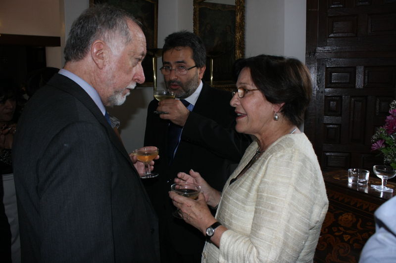 Ministro de Cultura, Luis Peirano Falconí, en ceremonia a Pérez de Cuellar en la embajada de Francia.