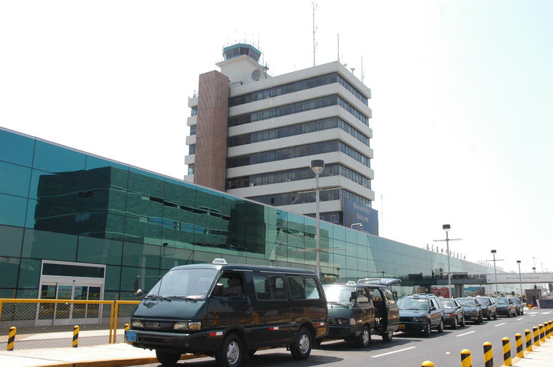 El Aeropuerto Internacional Jorge Chávez fue elegido por tercer año consecutivo el Mejor Aeropuerto de América del Sur en el 2011.