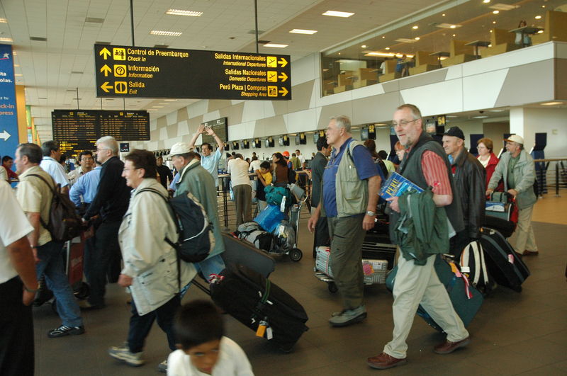 El Aeropuerto Internacional Jorge Chávez fue elegido por tercer año consecutivo el Mejor Aeropuerto de América del Sur en el 2011.