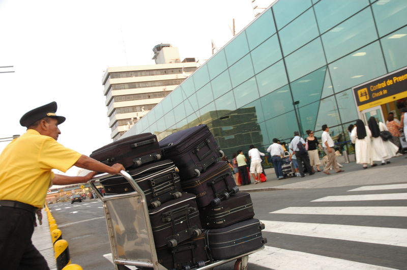El Aeropuerto Internacional Jorge Chávez fue elegido por tercer año consecutivo el Mejor Aeropuerto de América del Sur en el 2011.